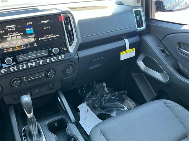 Vehicle image 14 of 33