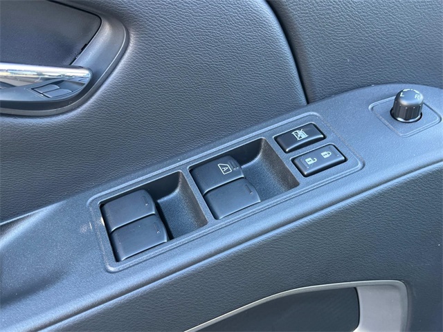 Vehicle image 22 of 33