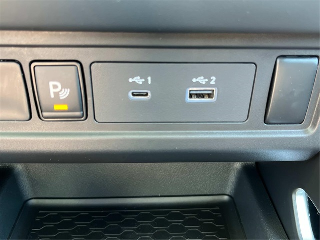 Vehicle image 29 of 33