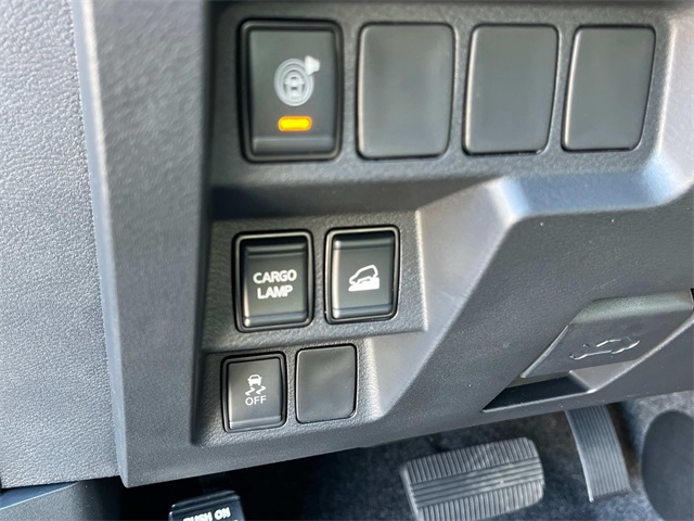 Vehicle image 25 of 33