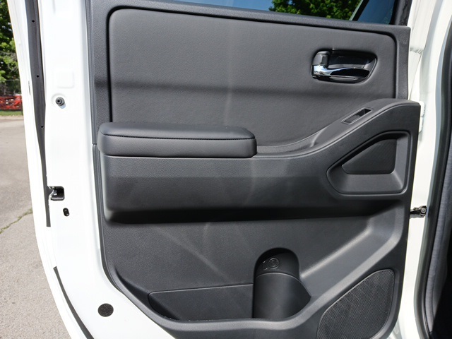Vehicle image 31 of 71