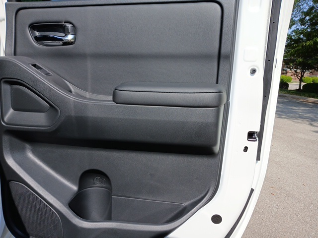 Vehicle image 32 of 71
