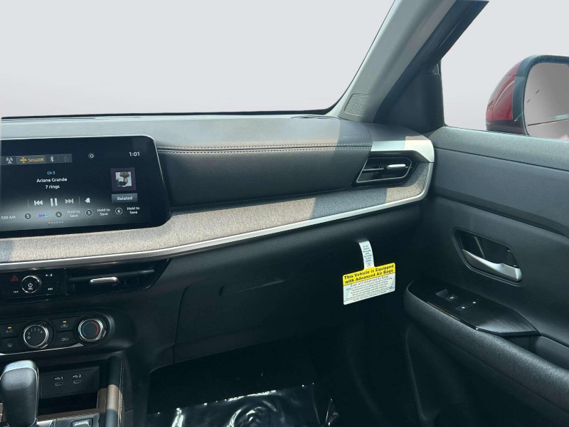 Vehicle image 16 of 24