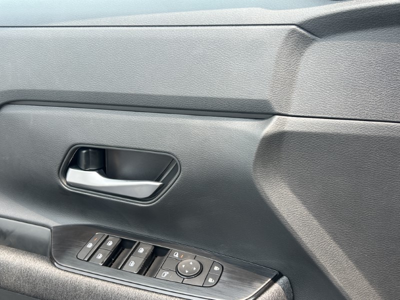 Vehicle image 17 of 24