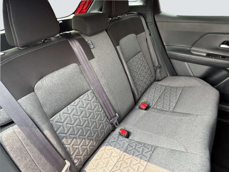 Vehicle image 21 of 24