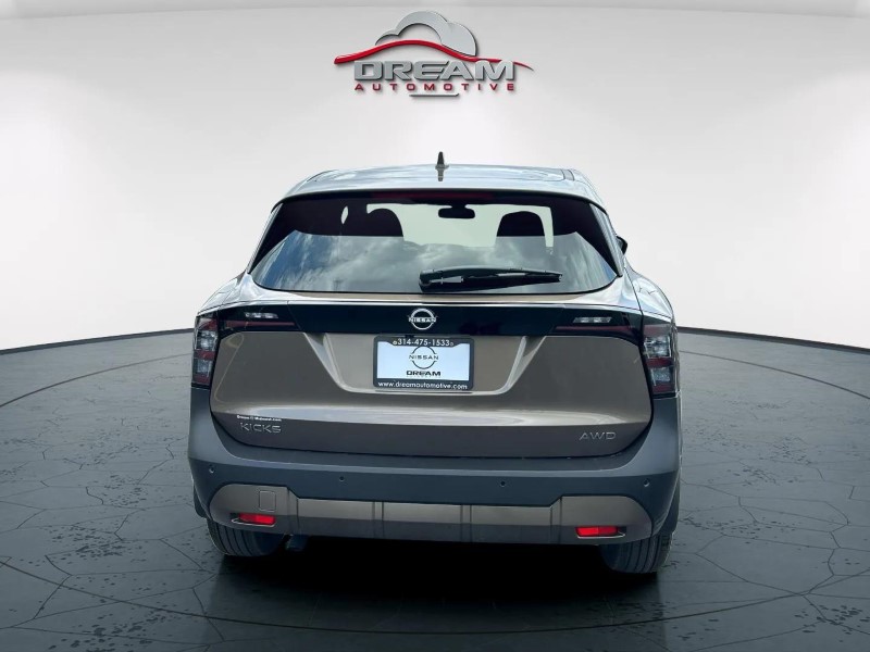 Vehicle image 5 of 24