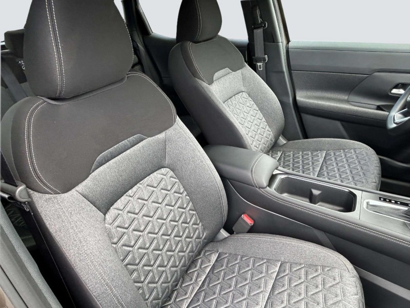 Vehicle image 22 of 24