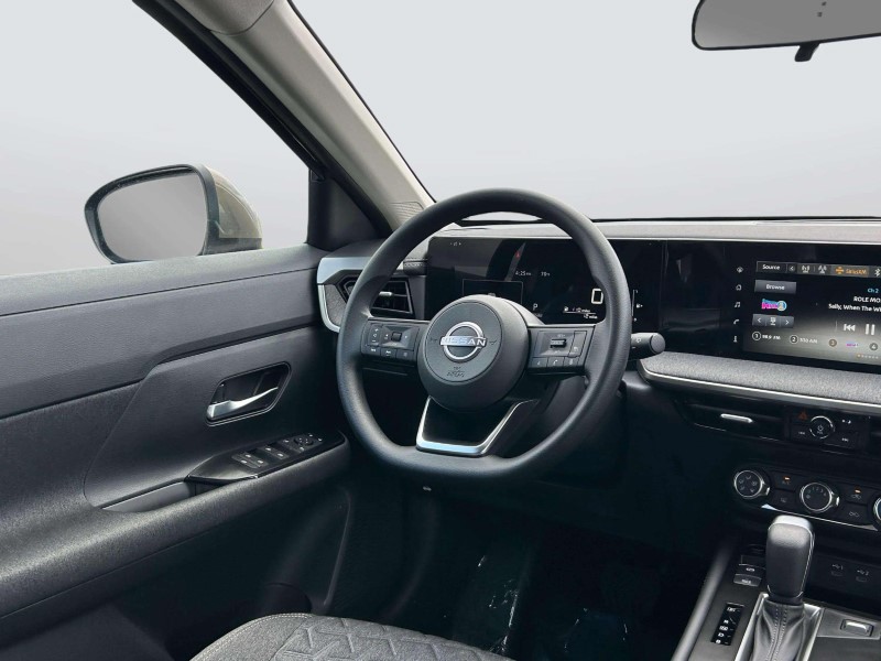 Vehicle image 14 of 24