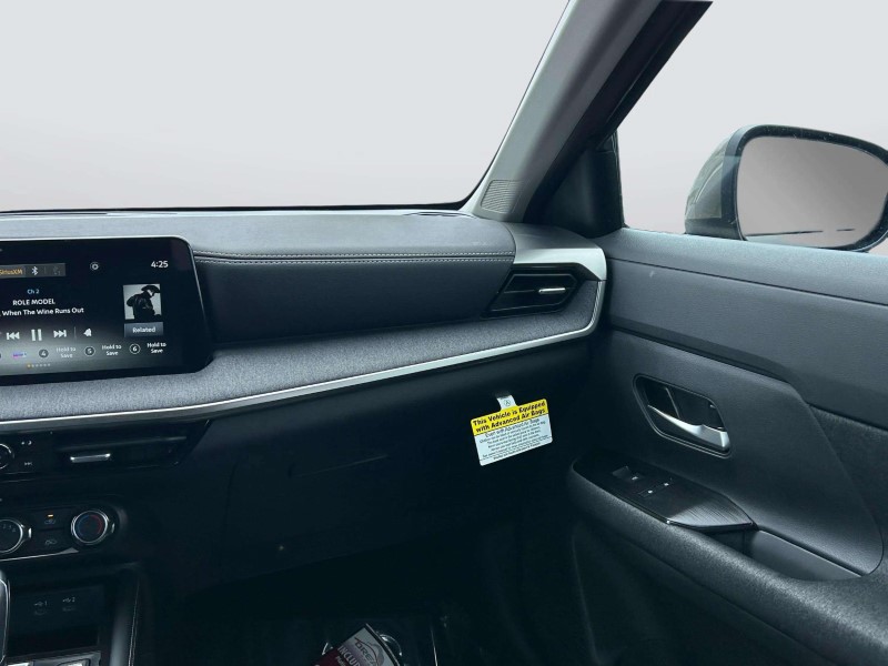 Vehicle image 16 of 24