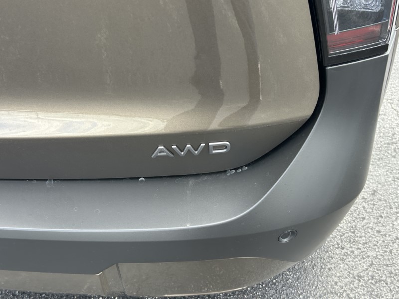 Vehicle image 12 of 24
