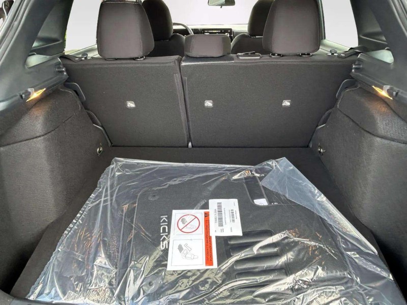 Vehicle image 20 of 24