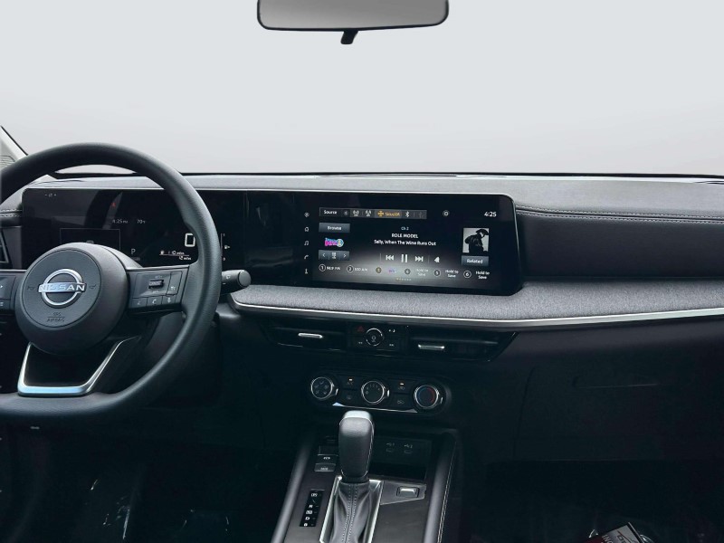Vehicle image 15 of 24
