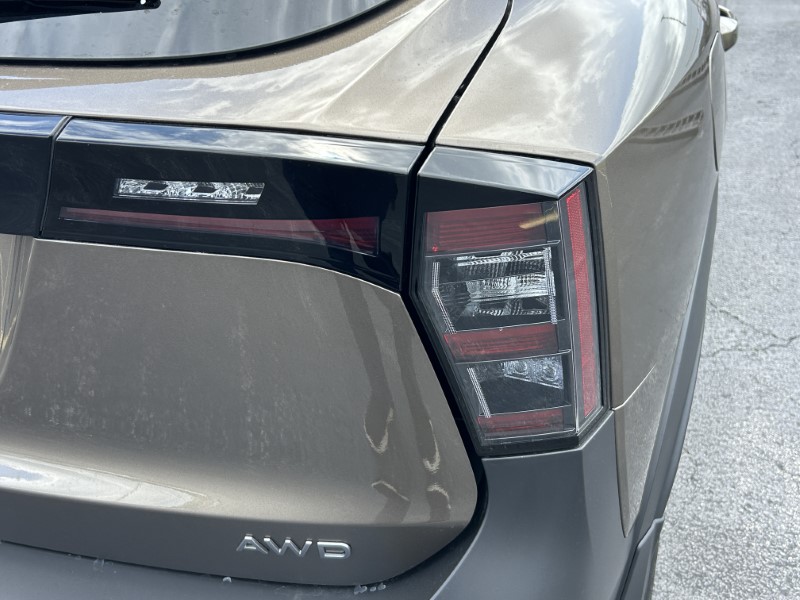 Vehicle image 11 of 24