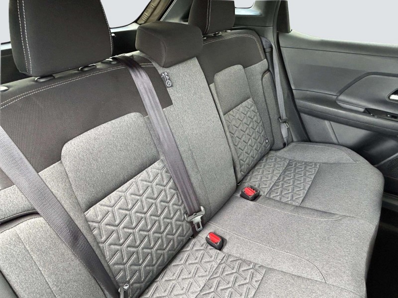 Vehicle image 21 of 24