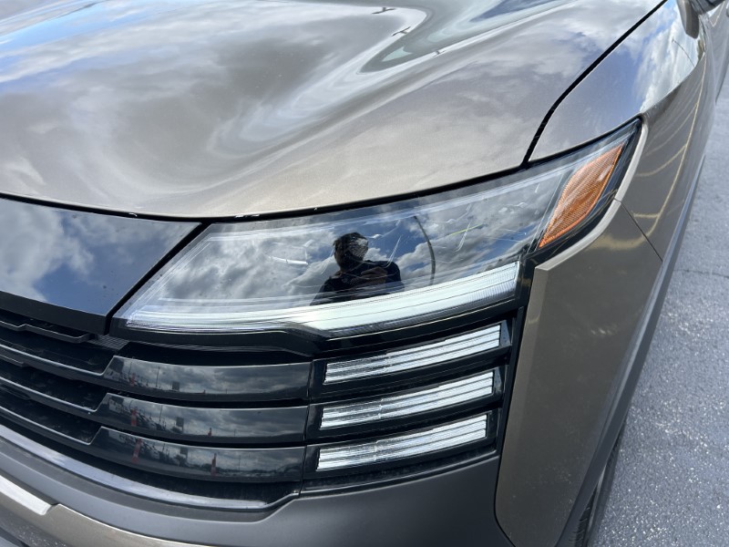 Vehicle image 13 of 24