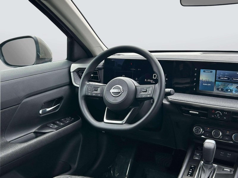 Vehicle image 13 of 23