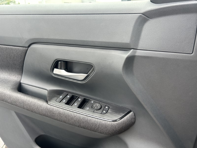 Vehicle image 16 of 23