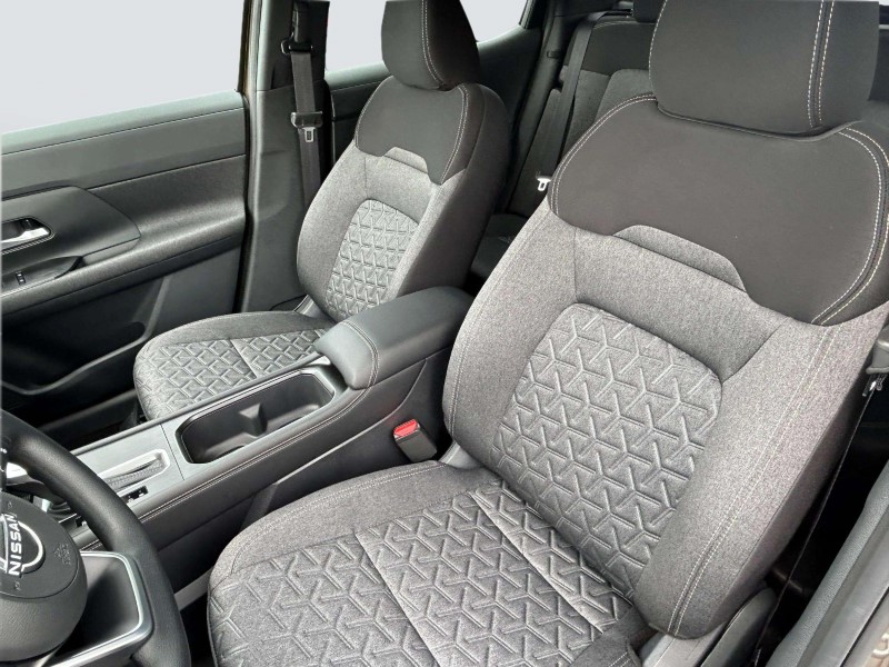 Vehicle image 17 of 23