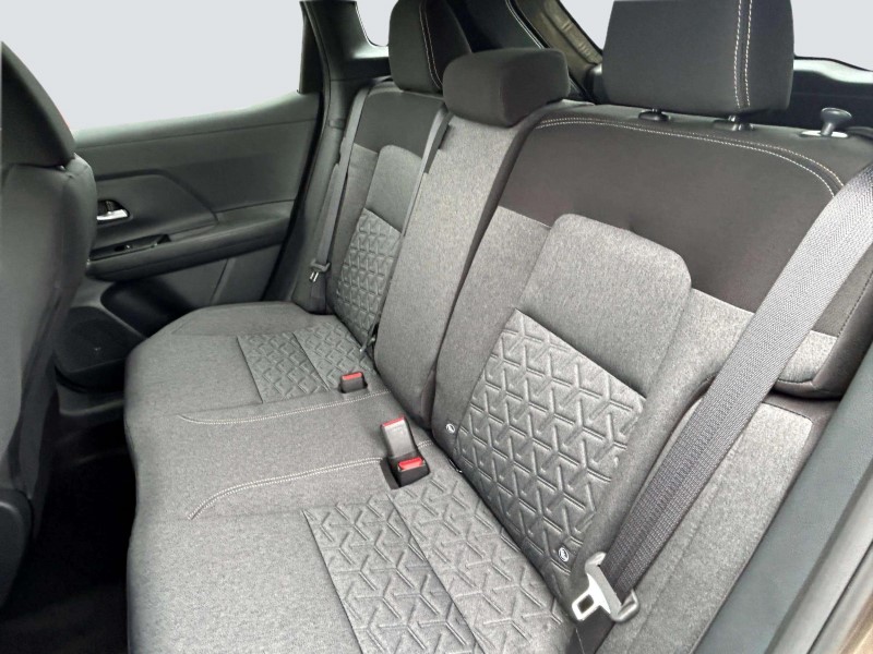 Vehicle image 18 of 23