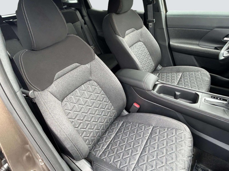 Vehicle image 21 of 23