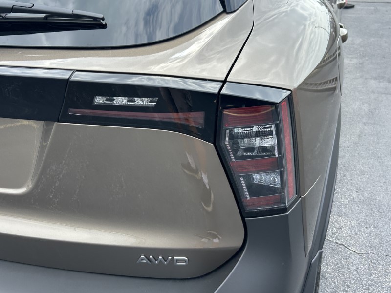 Vehicle image 10 of 23