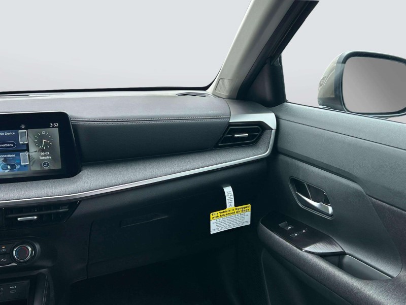 Vehicle image 15 of 23