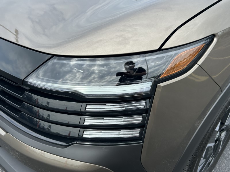Vehicle image 12 of 23