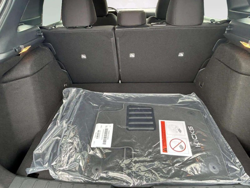Vehicle image 19 of 23