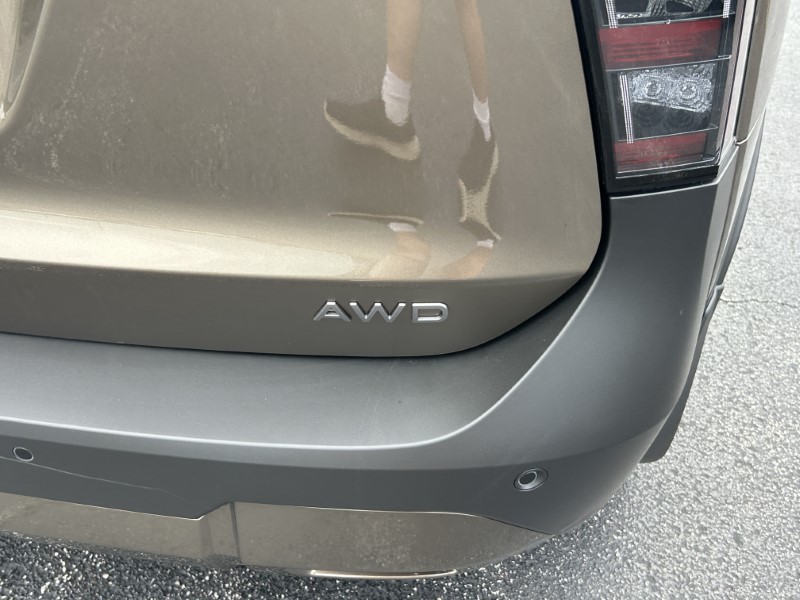 Vehicle image 11 of 23