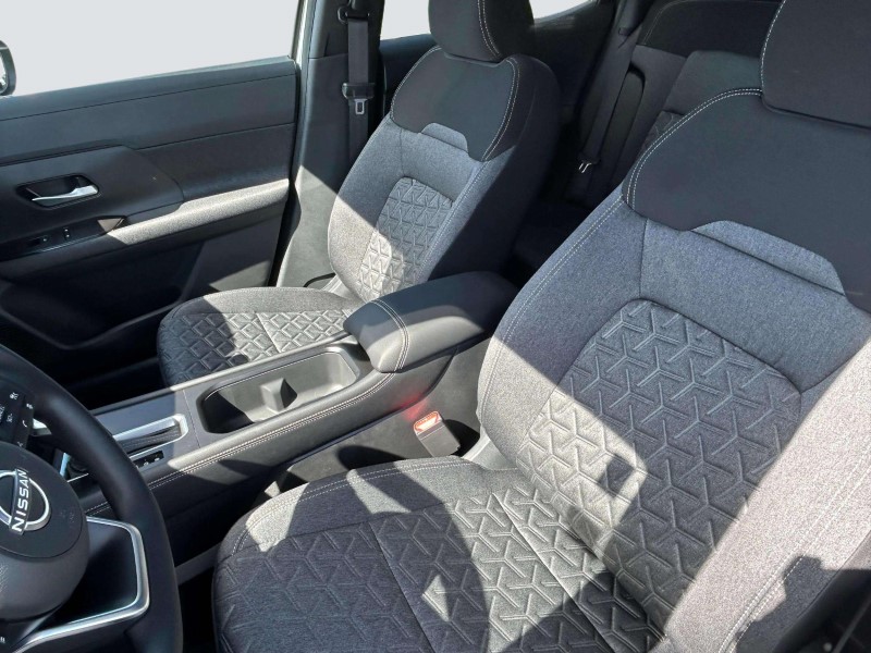 Vehicle image 18 of 24