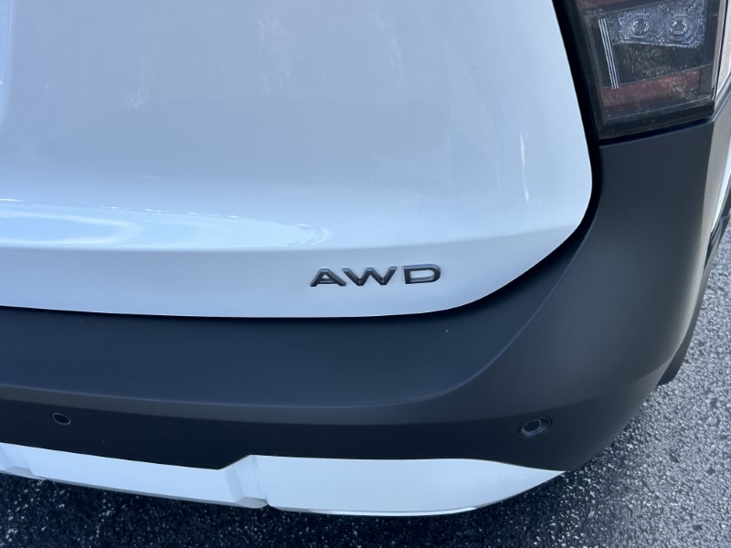 Vehicle image 12 of 24