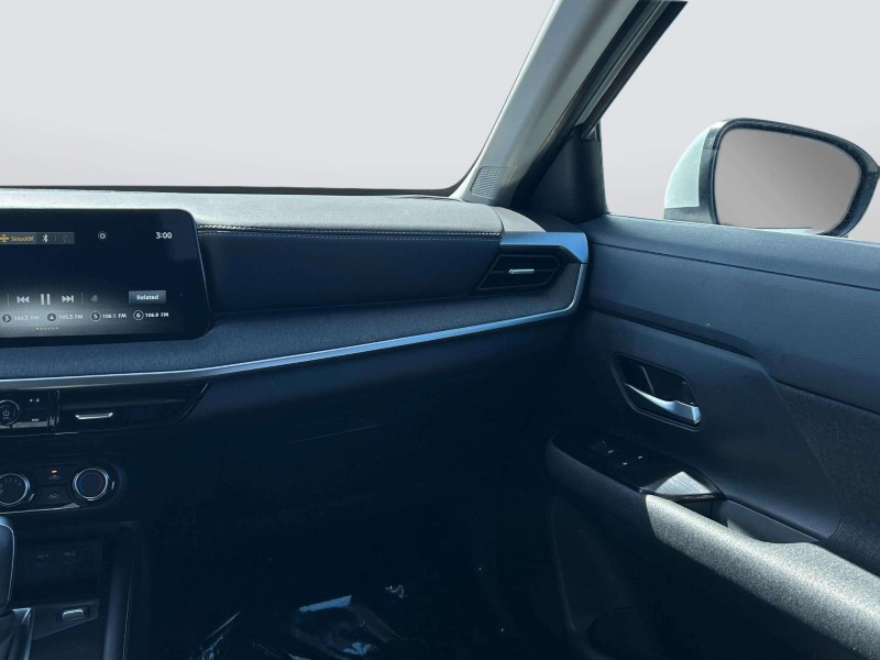 Vehicle image 16 of 24
