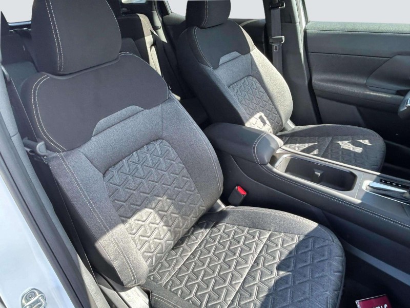 Vehicle image 22 of 24