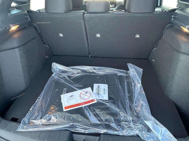 Vehicle image 20 of 24