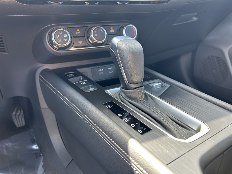 Vehicle image 23 of 24