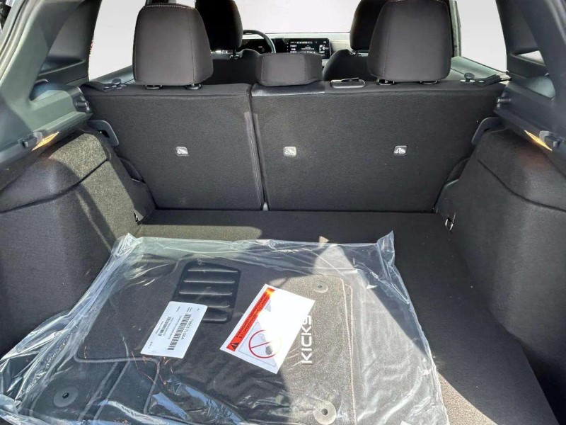 Vehicle image 20 of 24