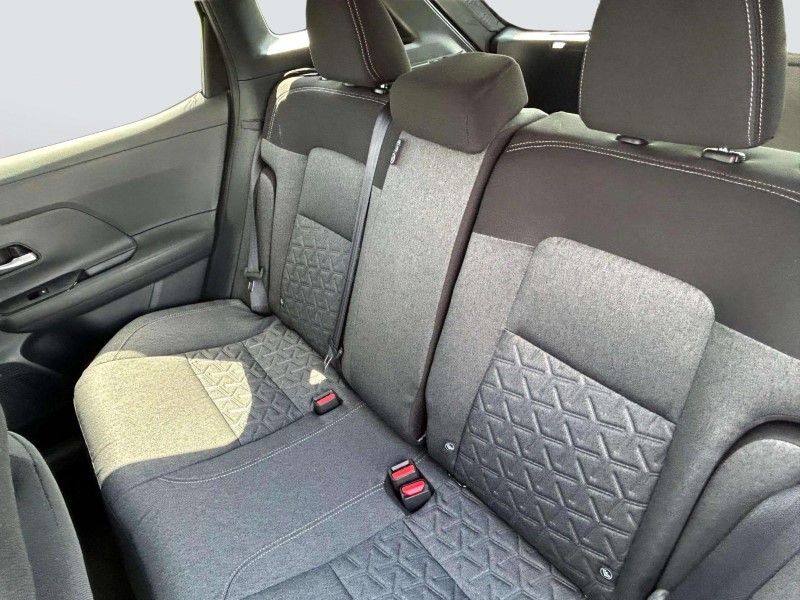 Vehicle image 19 of 24