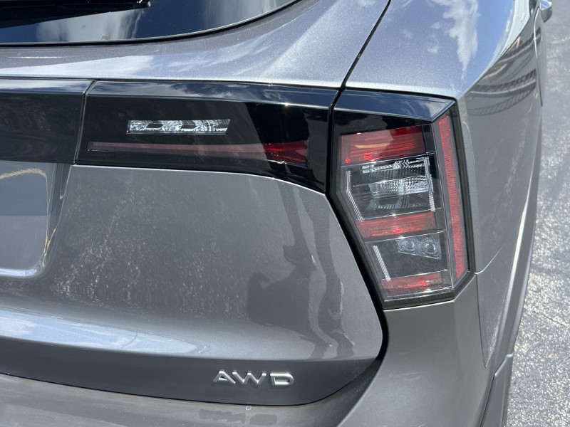 Vehicle image 11 of 24