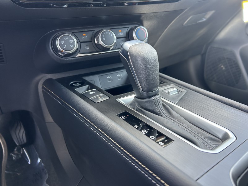 Vehicle image 23 of 24