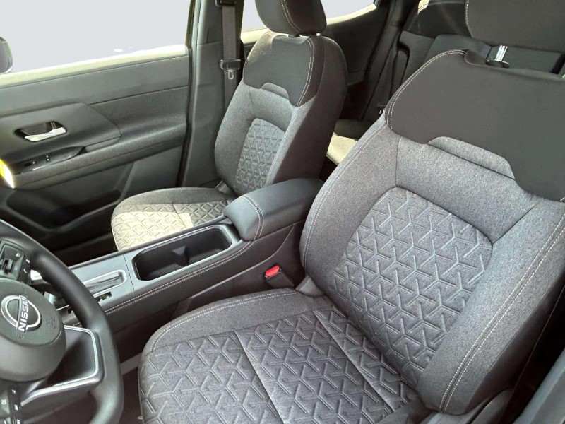 Vehicle image 18 of 24