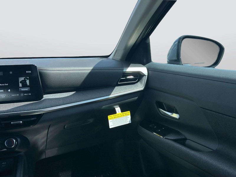 Vehicle image 16 of 24