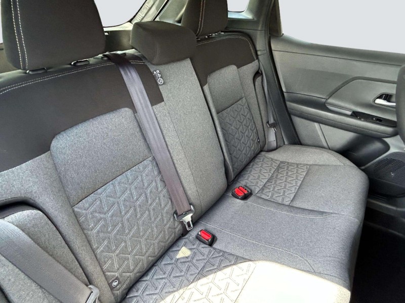 Vehicle image 21 of 24