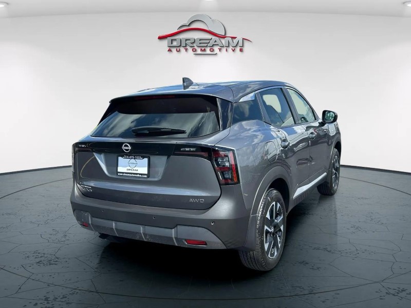 Vehicle image 4 of 24