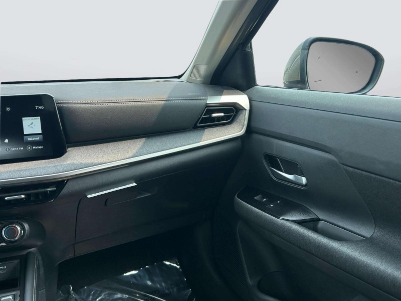 Vehicle image 16 of 24