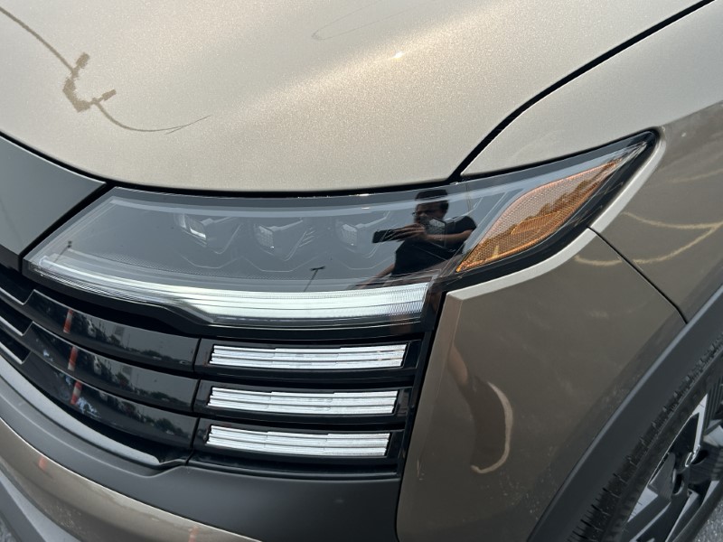 Vehicle image 13 of 24