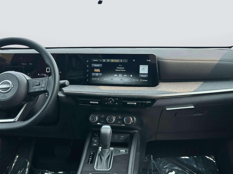 Vehicle image 15 of 24