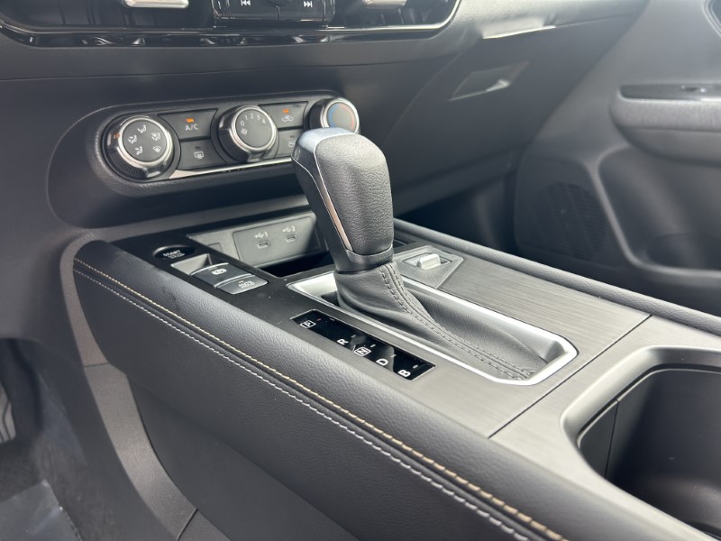 Vehicle image 23 of 24