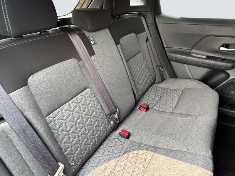 Vehicle image 21 of 24