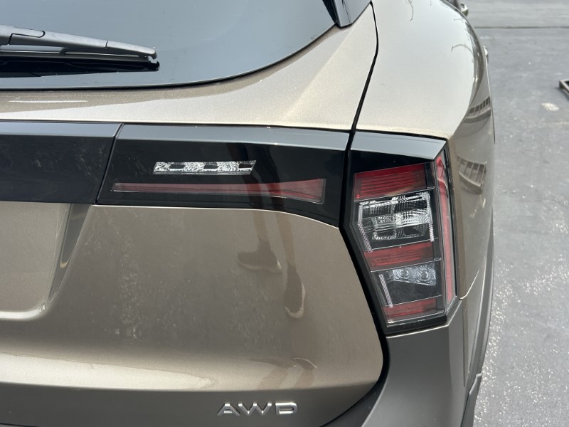 Vehicle image 11 of 24