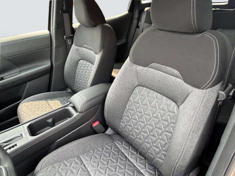 Vehicle image 18 of 24